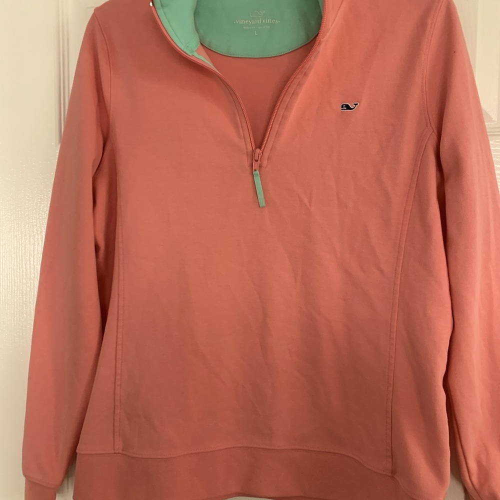 Wine’s size Large Vineyard Vines 1/4 zip lightweight sweatshirt.